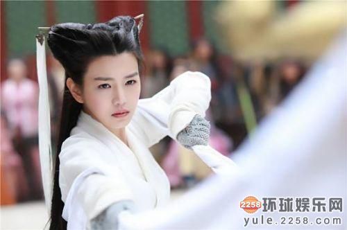 成龙与小龙女最新动态揭秘，演艺生涯与成长轨迹全回顾